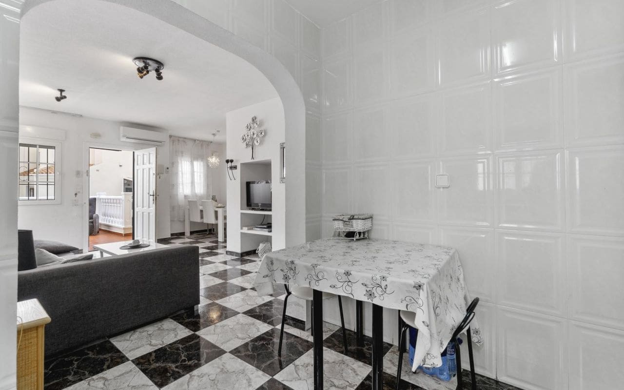 3 slaapkamer Rijtjeshuis te koop in Playa Flamenca met zwembad - € 249.000 (Ref: 9319716)