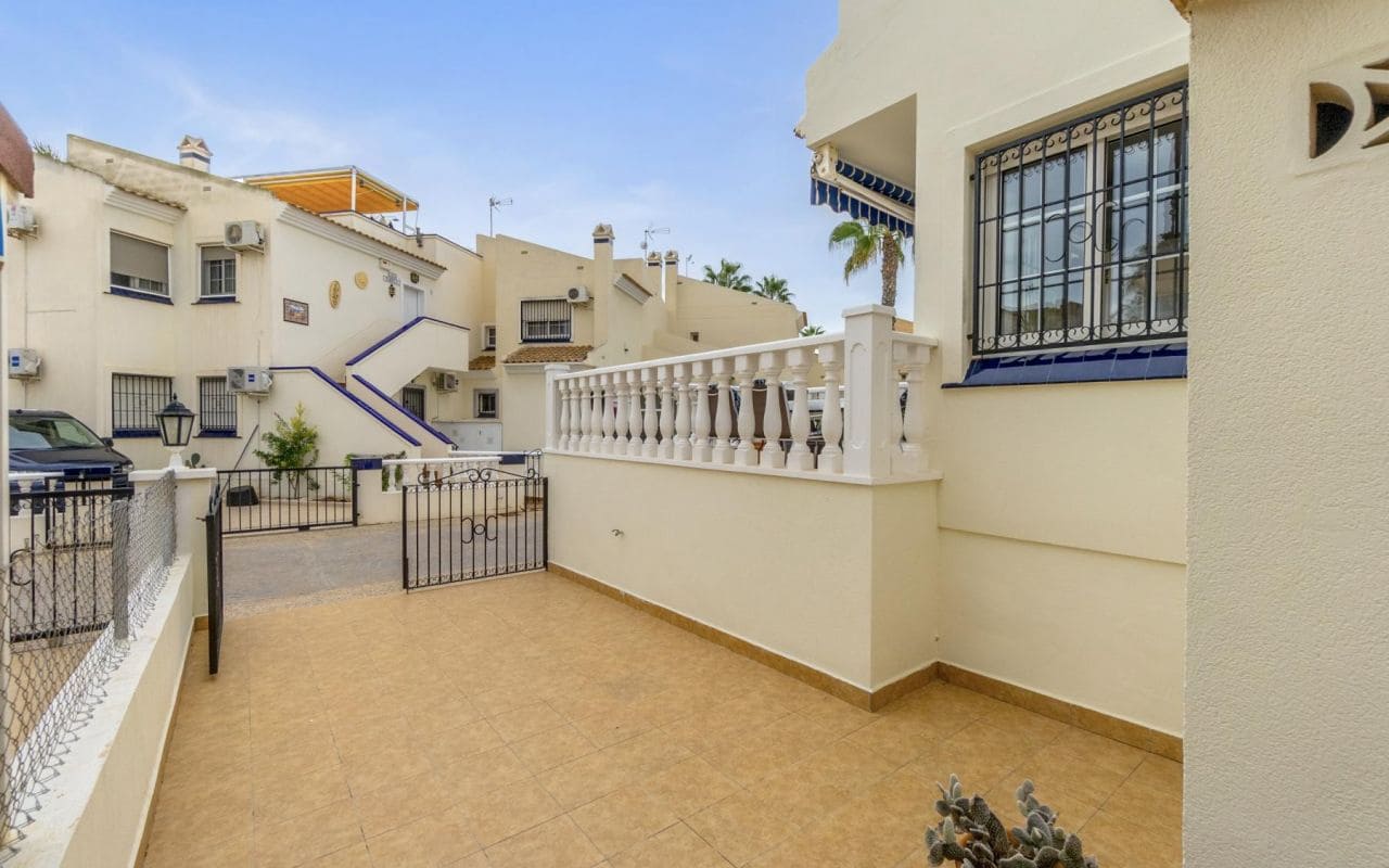 3 slaapkamer Rijtjeshuis te koop in Playa Flamenca met zwembad - € 249.000 (Ref: 9319716)
