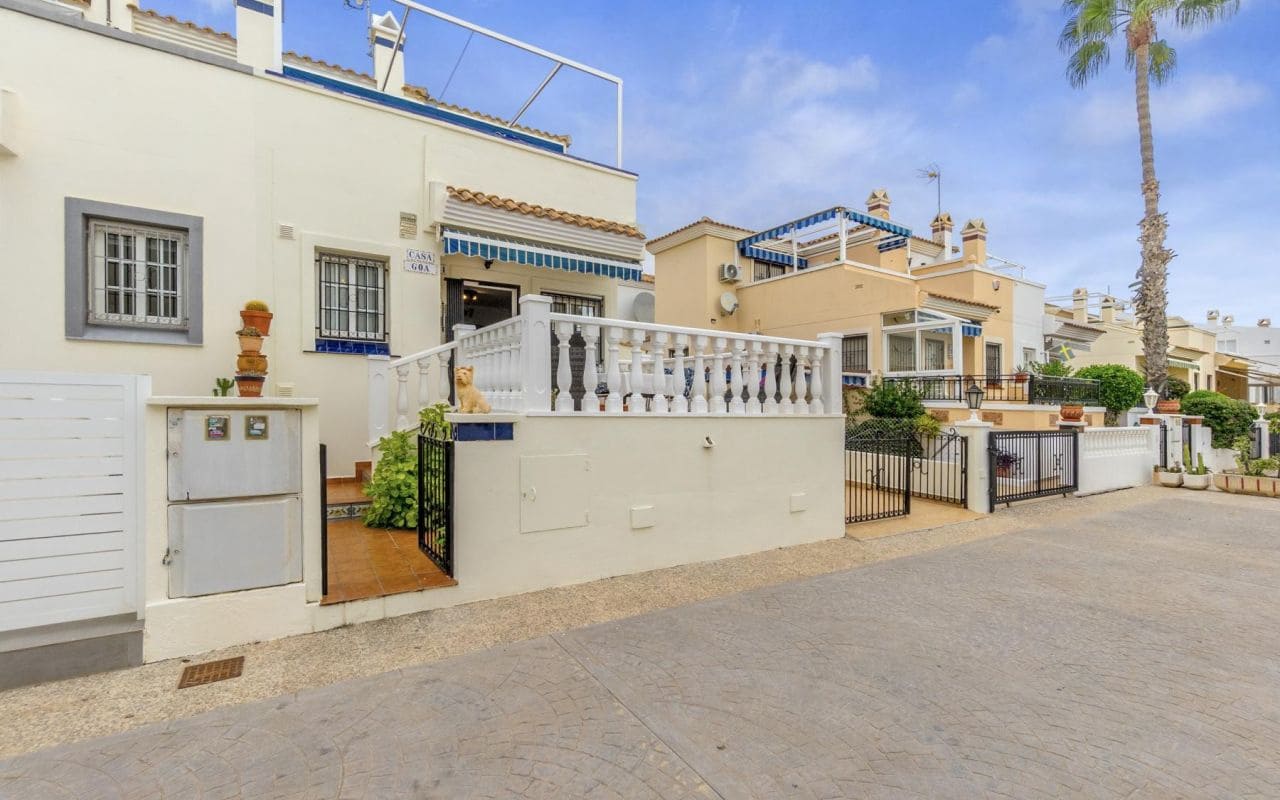3 slaapkamer Rijtjeshuis te koop in Playa Flamenca met zwembad - € 249.000 (Ref: 9319716)
