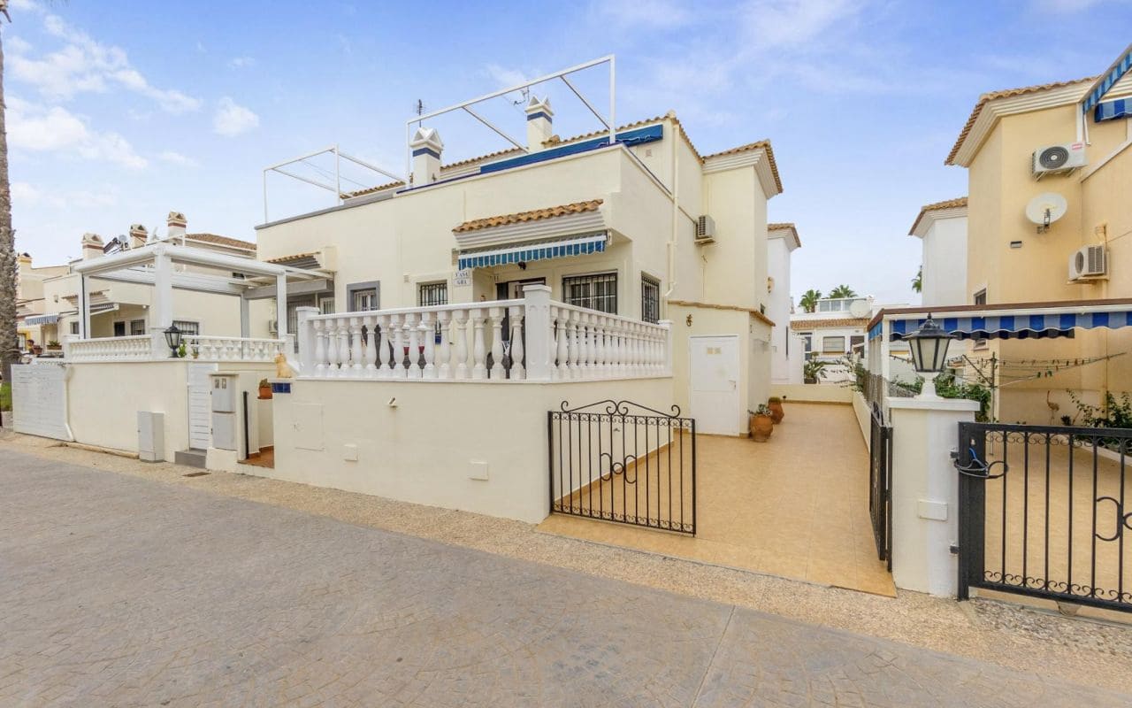 3 slaapkamer Rijtjeshuis te koop in Playa Flamenca met zwembad - € 249.000 (Ref: 9319716)