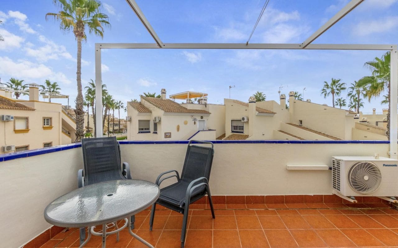 3 slaapkamer Rijtjeshuis te koop in Playa Flamenca met zwembad - € 249.000 (Ref: 9319716)