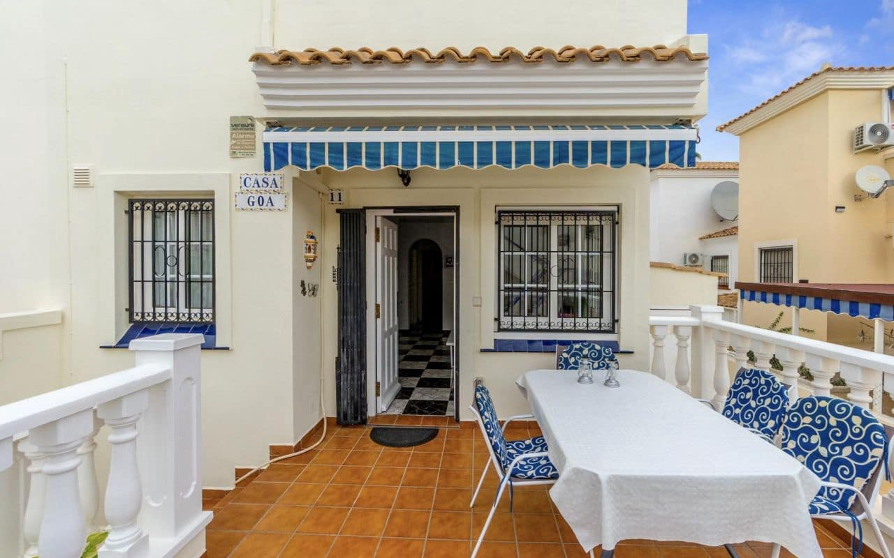 3 slaapkamer Rijtjeshuis te koop in Playa Flamenca met zwembad - € 249.000 (Ref: 9319716)