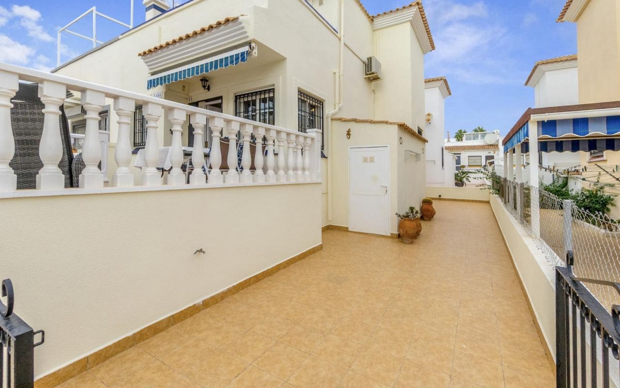 3 slaapkamer Rijtjeshuis te koop in Playa Flamenca met zwembad - € 249.000 (Ref: 9319716)