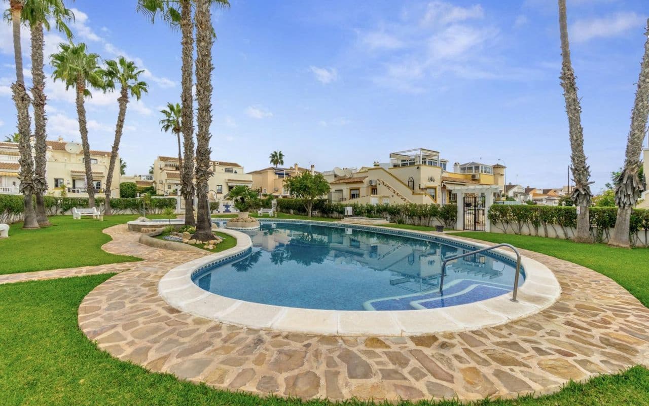 3 slaapkamer Rijtjeshuis te koop in Playa Flamenca met zwembad - € 249.000 (Ref: 9319716)