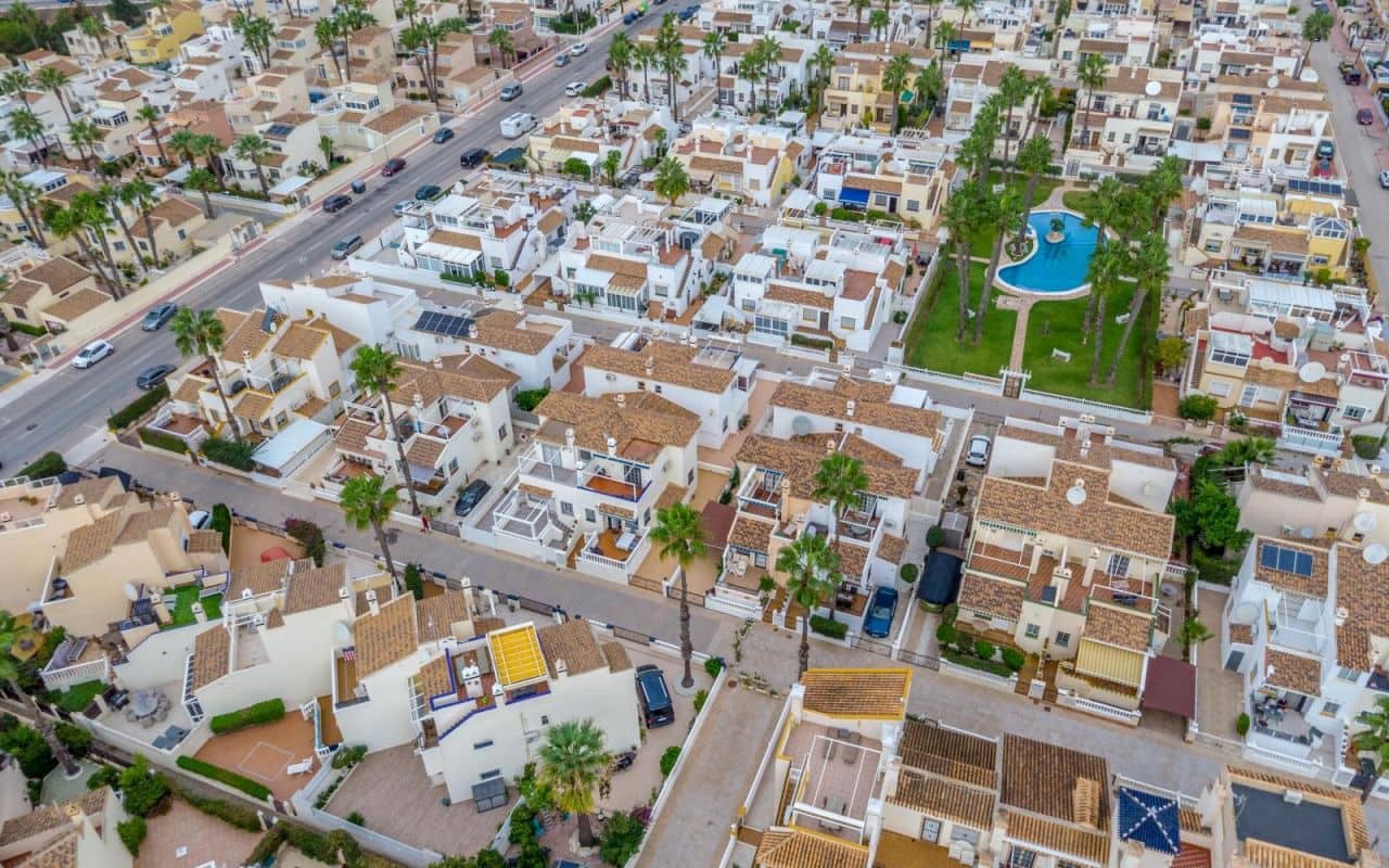 3 slaapkamer Rijtjeshuis te koop in Playa Flamenca met zwembad - € 249.000 (Ref: 9319716)