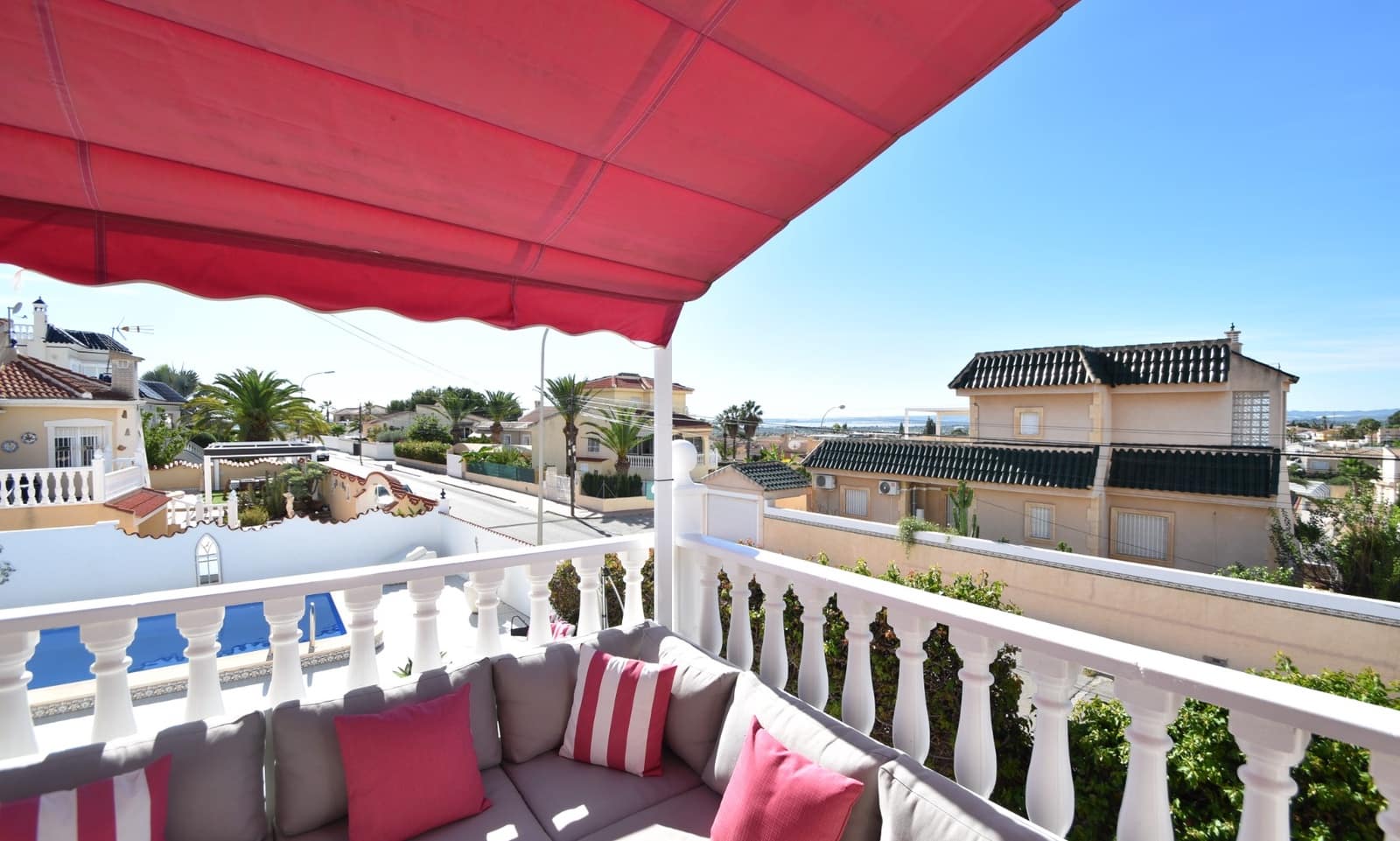 4 bedroom Villa for sale in Ciudad Quesada with pool garage - € 485,000 (Ref: 9340113)