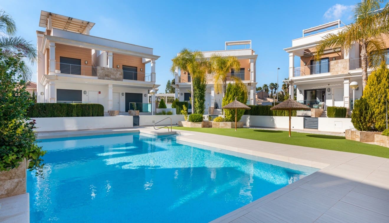 3 makuuhuone Paritalo myytävänä paikassa Ciudad Quesada mukana uima-altaan - 325 000 € (Ref: 9345562)