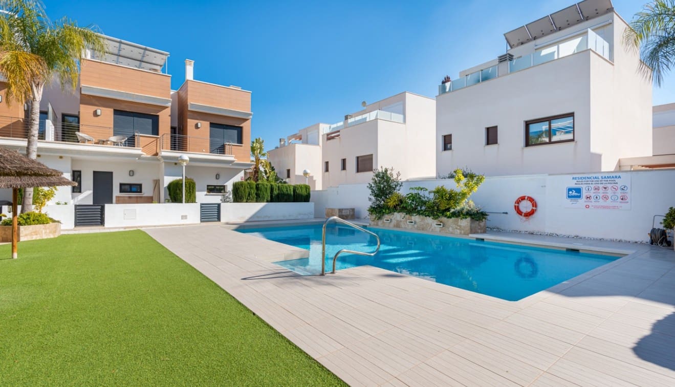 3 makuuhuone Paritalo myytävänä paikassa Ciudad Quesada mukana uima-altaan - 325 000 € (Ref: 9345562)