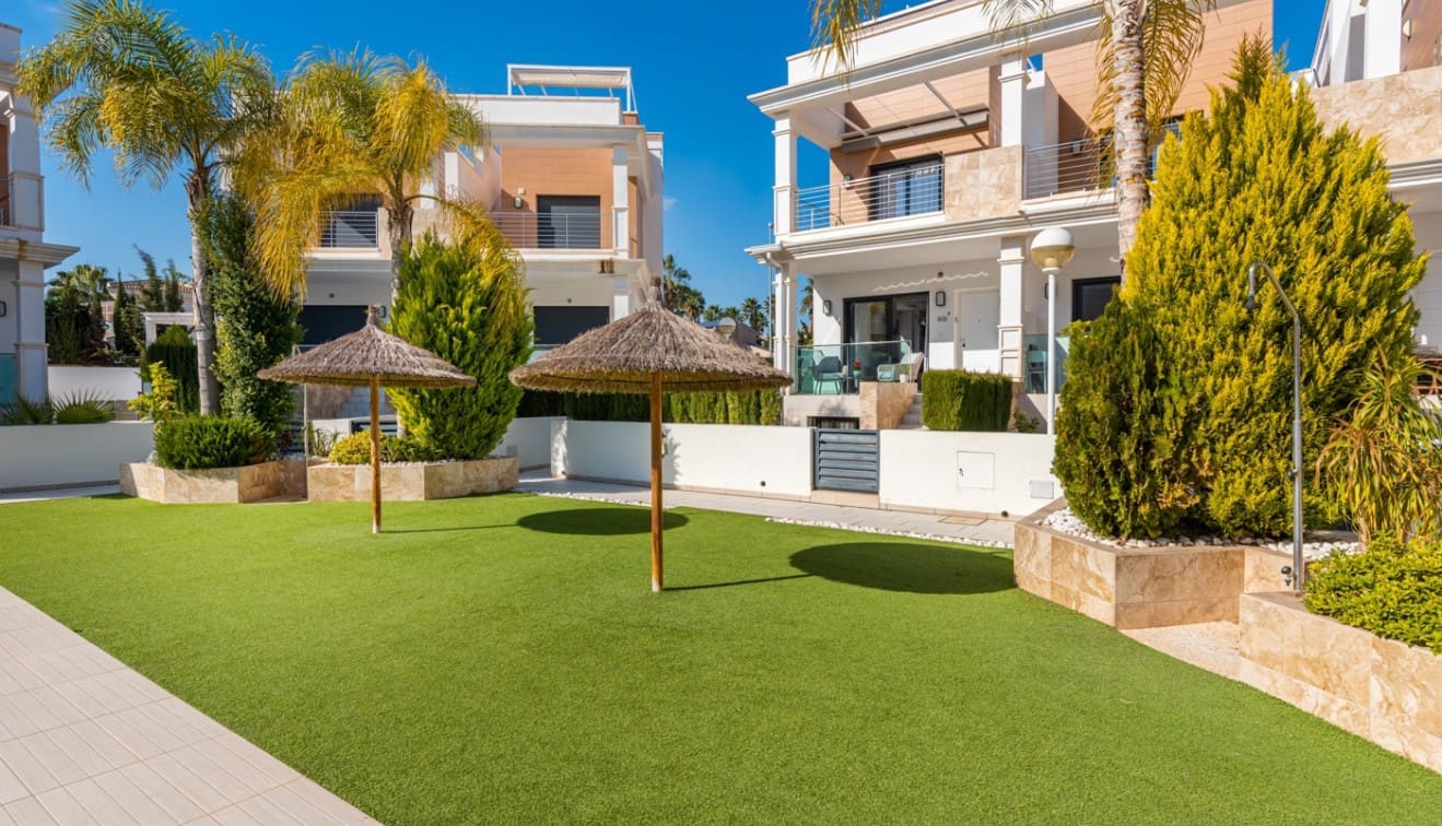 3 makuuhuone Paritalo myytävänä paikassa Ciudad Quesada mukana uima-altaan - 325 000 € (Ref: 9345562)