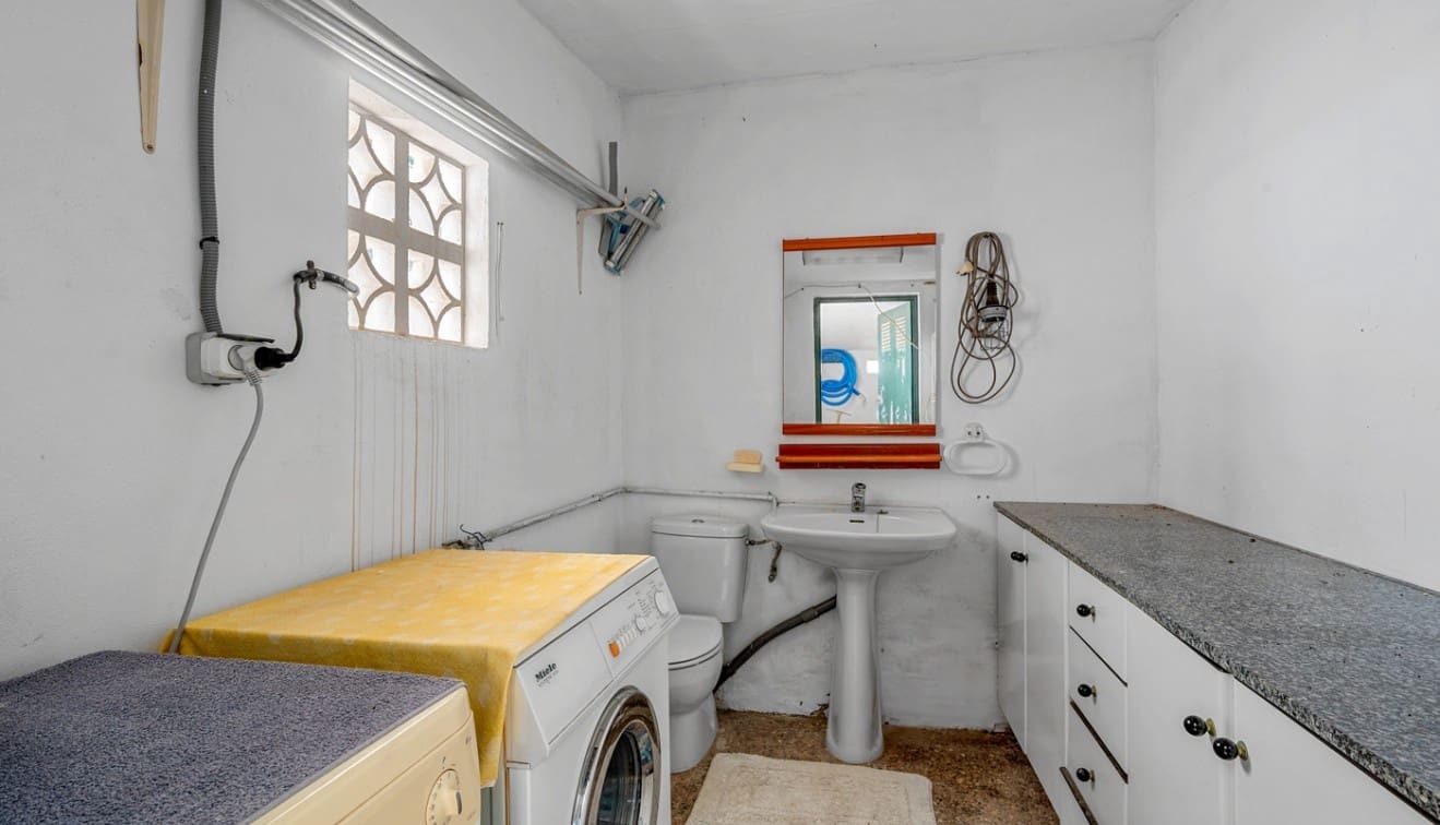 4 soverom Kjedet enebolig til salgs i Punta Prima med svømmebasseng - € 485 000 (Ref: 9345563)