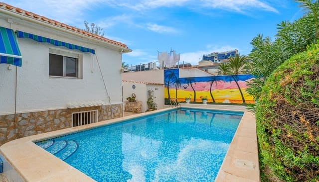 4 quarto Moradia Geminada para venda em Punta Prima, Torrevieja com piscina - 485 000 € (Ref: 9345563)