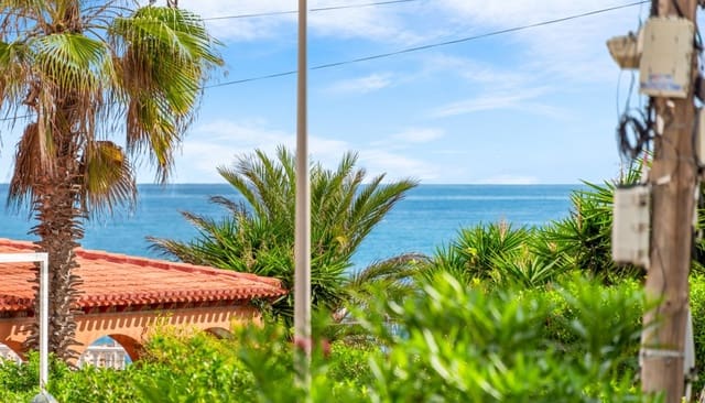 4 quarto Moradia Geminada para venda em Punta Prima, Torrevieja com piscina - 485 000 € (Ref: 9345563)