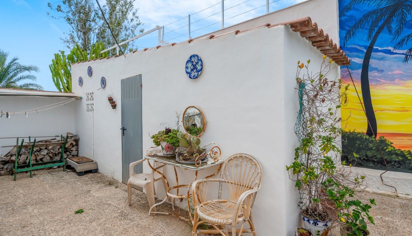 4 soverom Kjedet enebolig til salgs i Punta Prima med svømmebasseng - € 485 000 (Ref: 9345563)