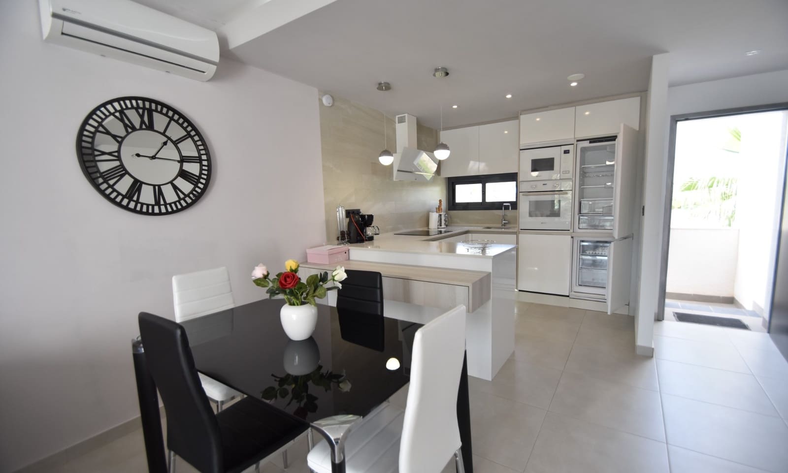 2 bedroom Apartment for sale in Guardamar del Segura with pool - € 259,900 (Ref: 9354241)