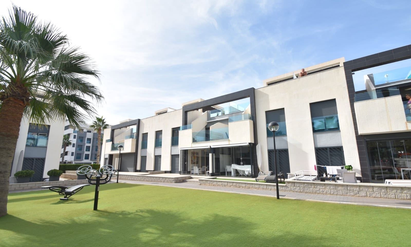 2 bedroom Apartment for sale in Guardamar del Segura with pool - € 259,900 (Ref: 9354241)