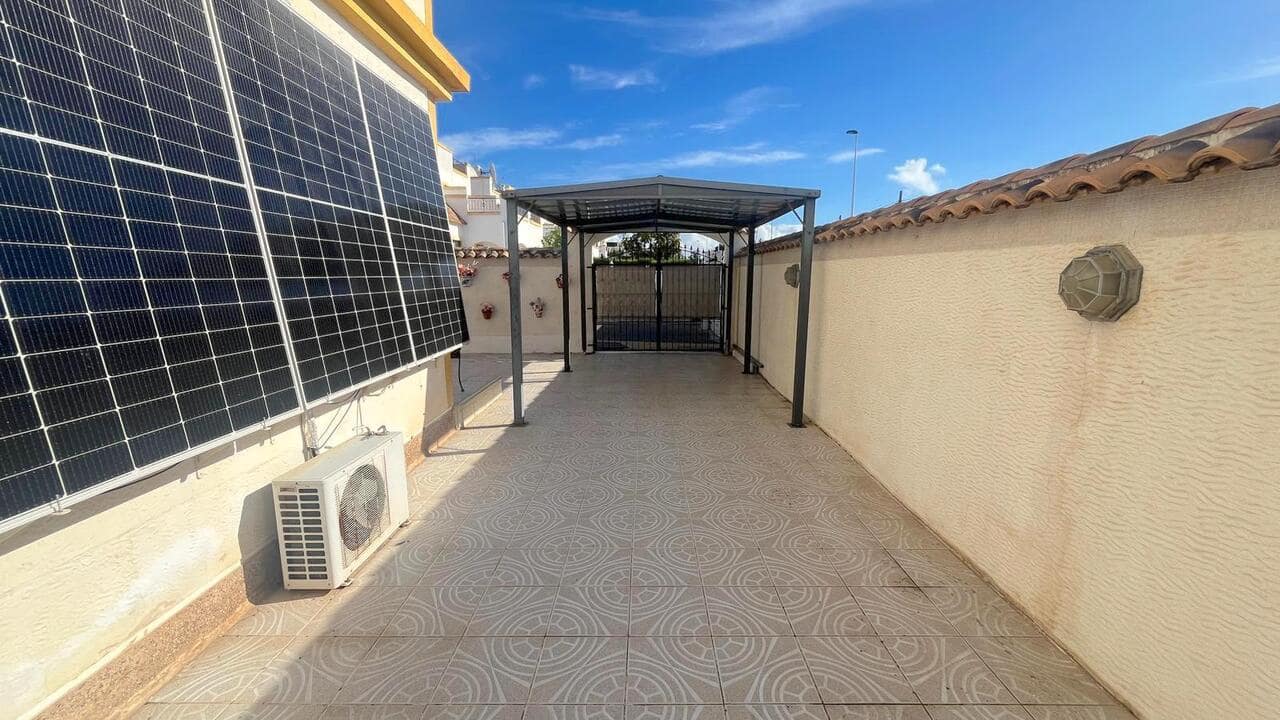3 soveværelse Villa til salg i Torrevieja med swimmingpool - € 215.000 (Ref: 9372331)