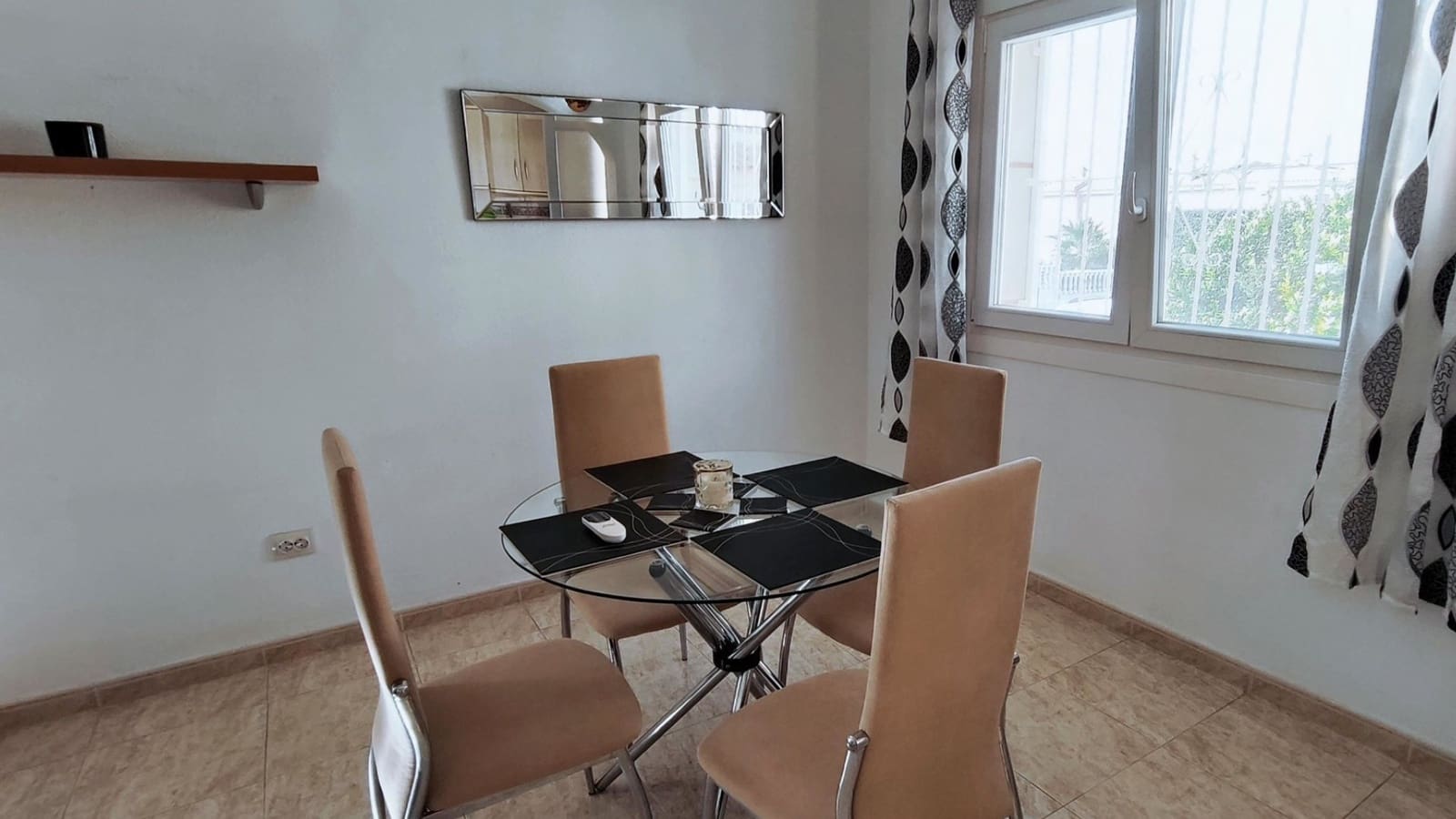 3 soveværelse Semi-Rækkehus til salg i Ciudad Quesada med swimmingpool - € 225.000 (Ref: 9374084)