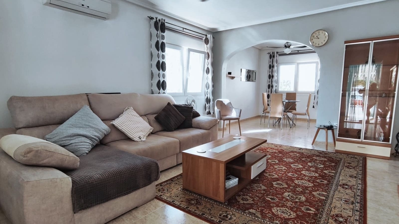 3 soveværelse Semi-Rækkehus til salg i Ciudad Quesada med swimmingpool - € 225.000 (Ref: 9374084)