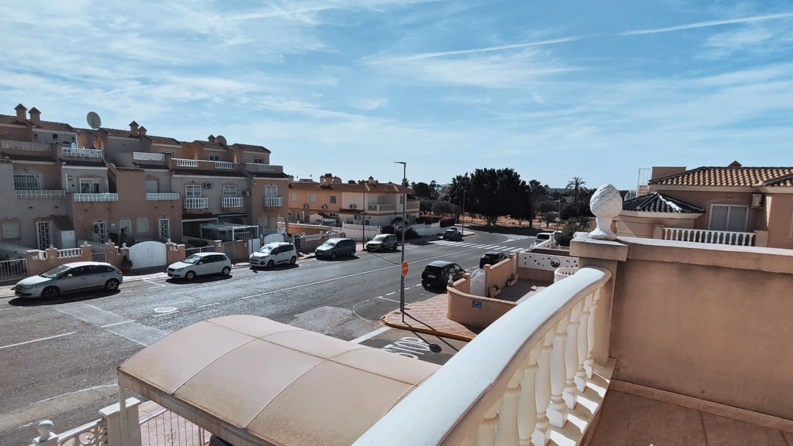 3 soveværelse Semi-Rækkehus til salg i Ciudad Quesada med swimmingpool - € 225.000 (Ref: 9374084)