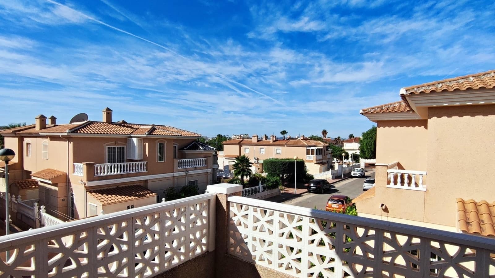 3 soveværelse Semi-Rækkehus til salg i Ciudad Quesada med swimmingpool - € 225.000 (Ref: 9374084)