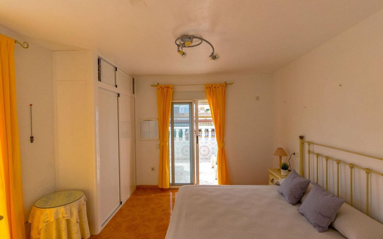 Casa de 3 habitaciones en Orihuela Costa en venta con piscina - 179.000 € (Ref: 9377979)