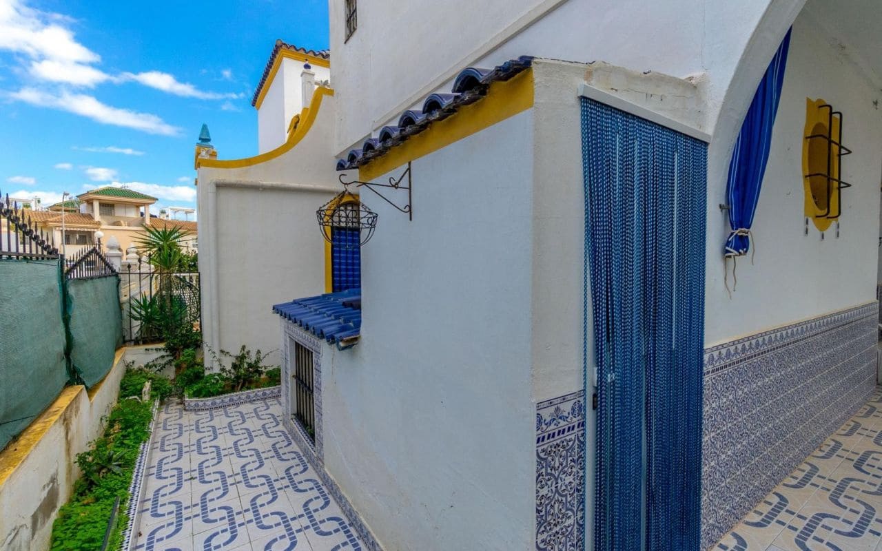 Casa de 3 habitaciones en Orihuela Costa en venta con piscina - 179.000 € (Ref: 9377979)