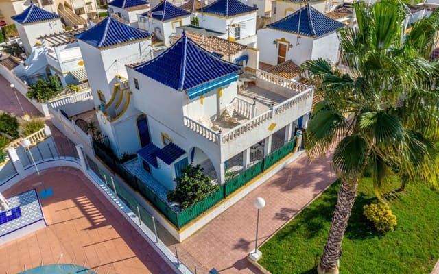 Casa de 3 habitaciones en Orihuela Costa, Orihuela en venta con piscina - 179.000 € (Ref: 9377979)