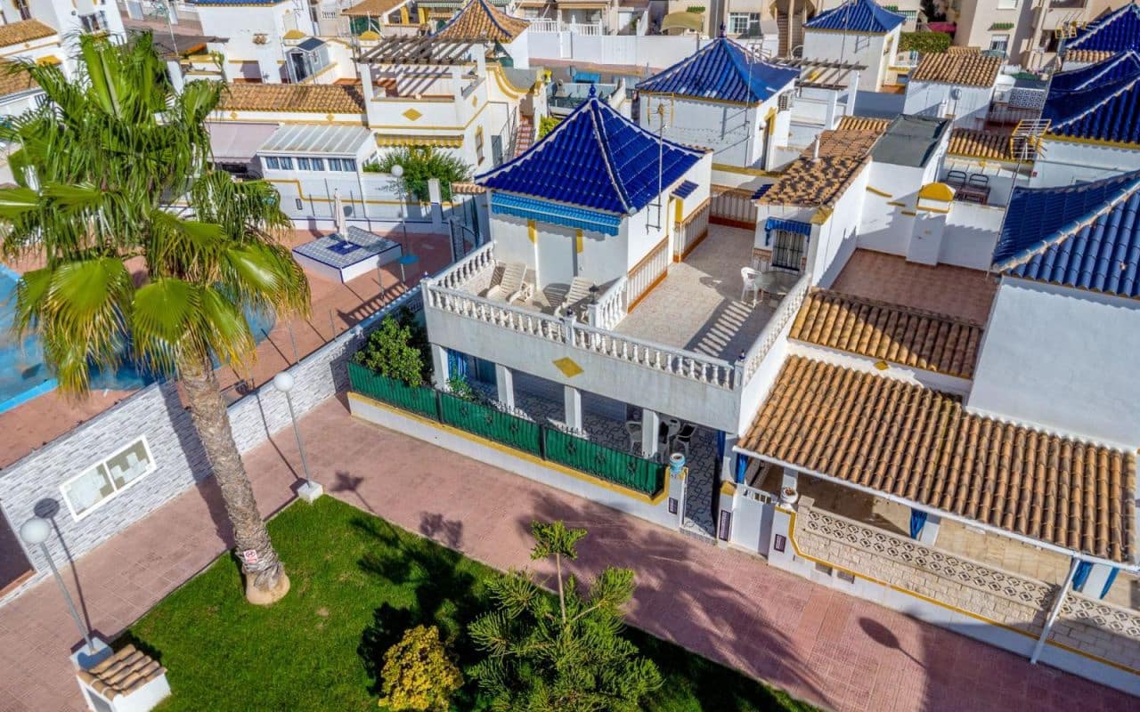 Casa de 3 habitaciones en Orihuela Costa en venta con piscina - 179.000 € (Ref: 9377979)
