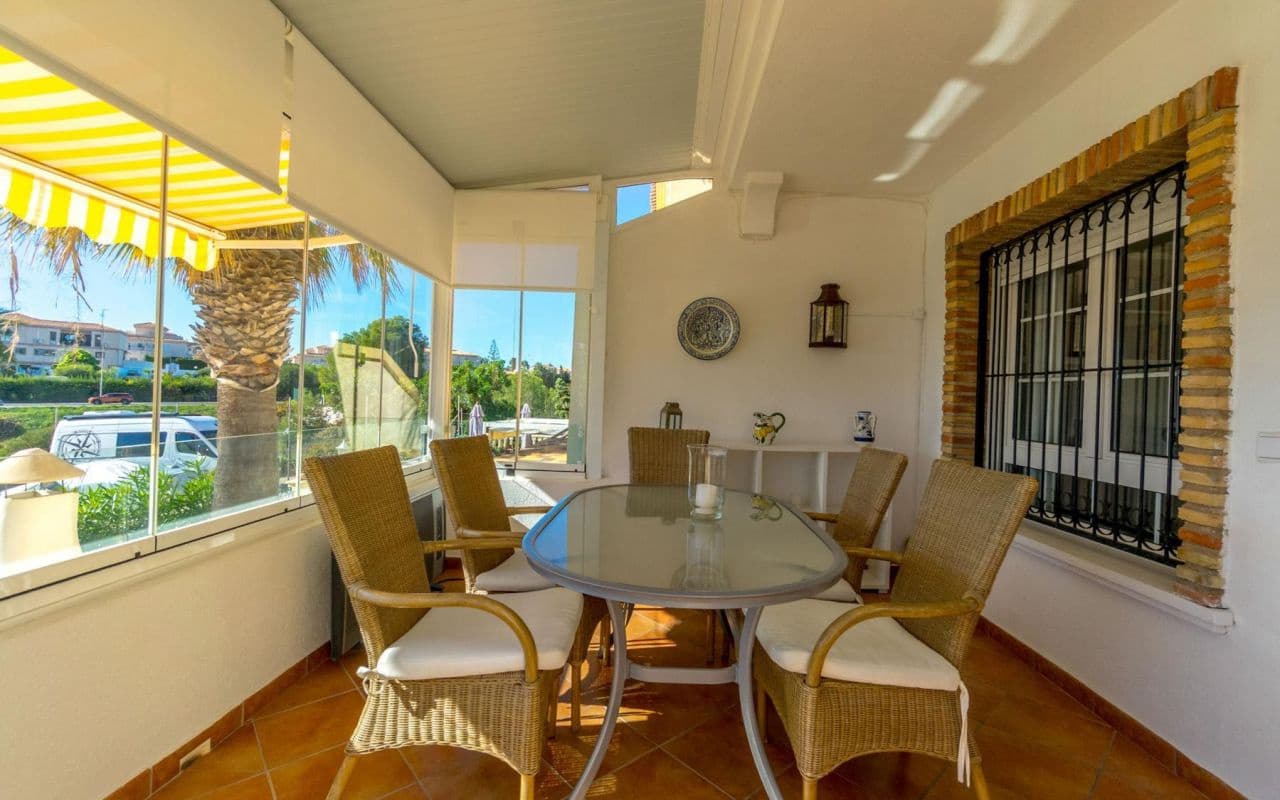 3 bedroom Townhouse for sale in Playa Flamenca with pool - € 275,000 (Ref: 9377980)