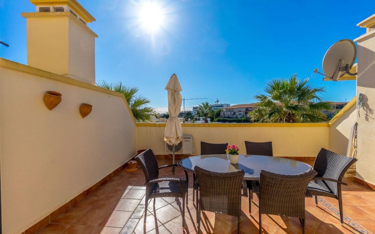 3 bedroom Townhouse for sale in Playa Flamenca with pool - € 275,000 (Ref: 9377980)