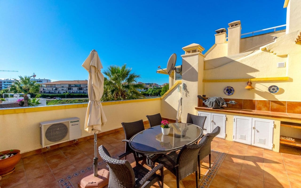 3 bedroom Townhouse for sale in Playa Flamenca with pool - € 275,000 (Ref: 9377980)