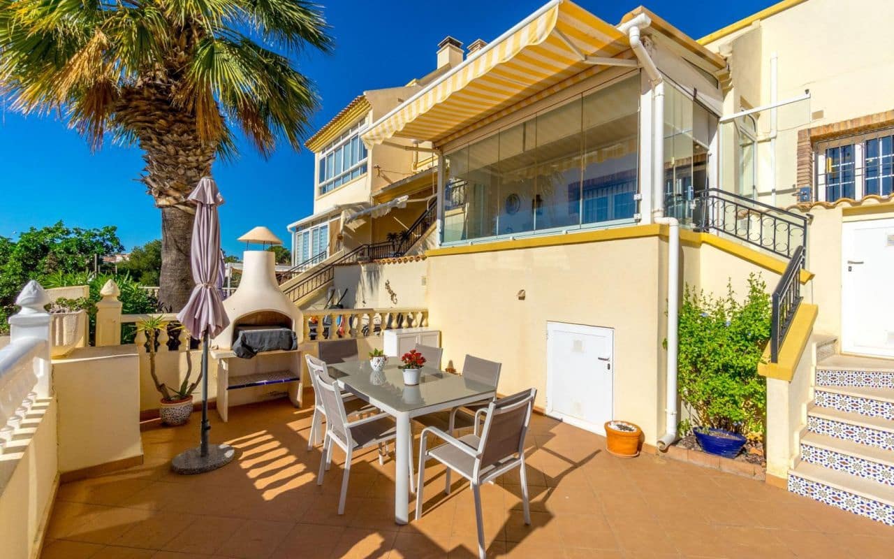 3 bedroom Townhouse for sale in Playa Flamenca with pool - € 275,000 (Ref: 9377980)