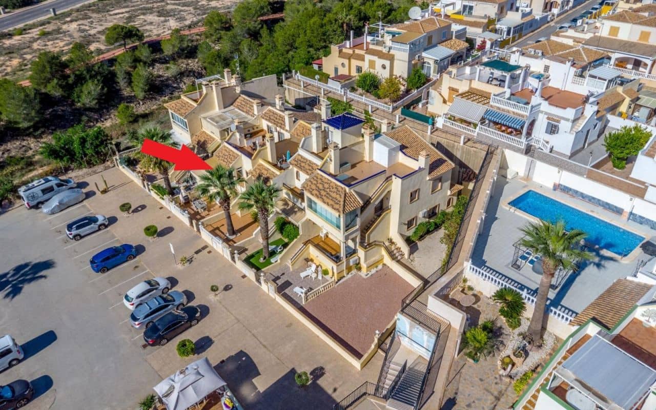 3 bedroom Townhouse for sale in Playa Flamenca with pool - € 275,000 (Ref: 9377980)
