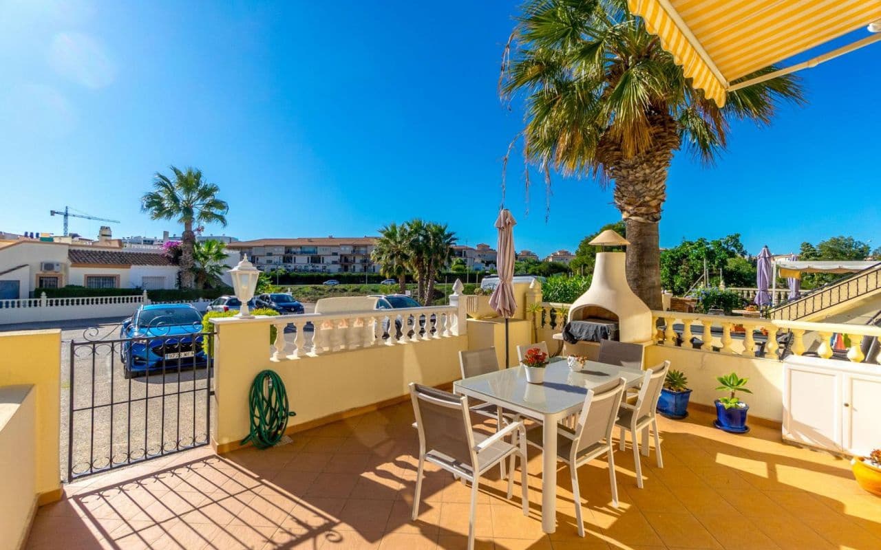 3 bedroom Townhouse for sale in Playa Flamenca with pool - € 275,000 (Ref: 9377980)