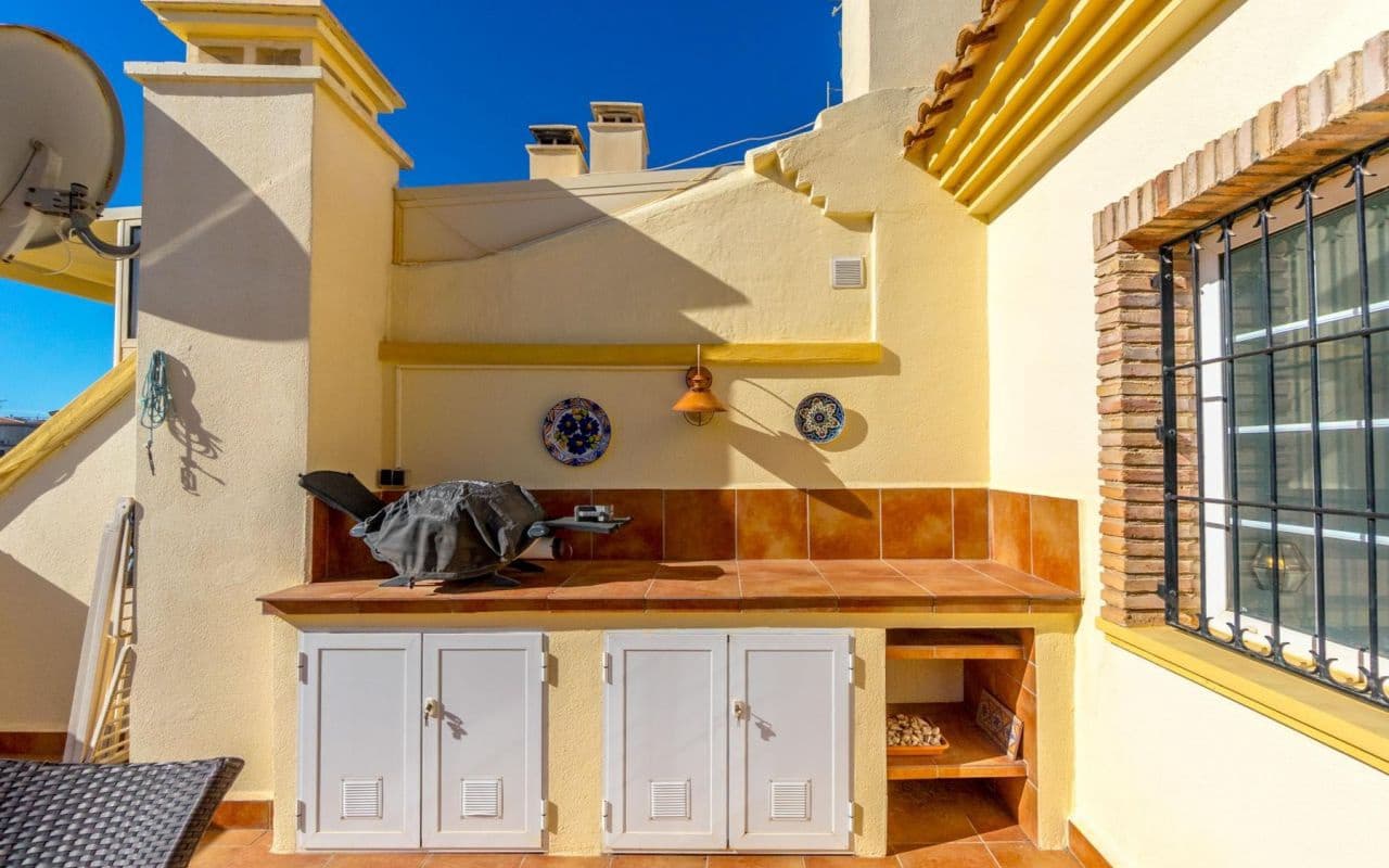 3 bedroom Townhouse for sale in Playa Flamenca with pool - € 275,000 (Ref: 9377980)