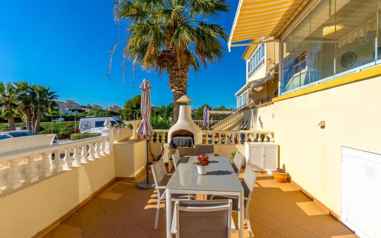 3 bedroom Townhouse for sale in Playa Flamenca with pool - € 275,000 (Ref: 9377980)