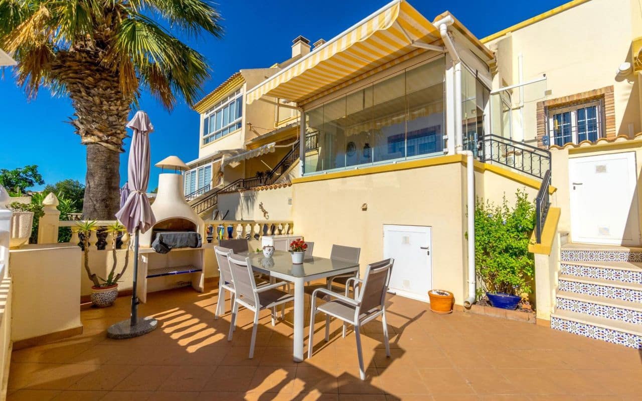 3 bedroom Townhouse for sale in Playa Flamenca with pool - € 275,000 (Ref: 9377980)