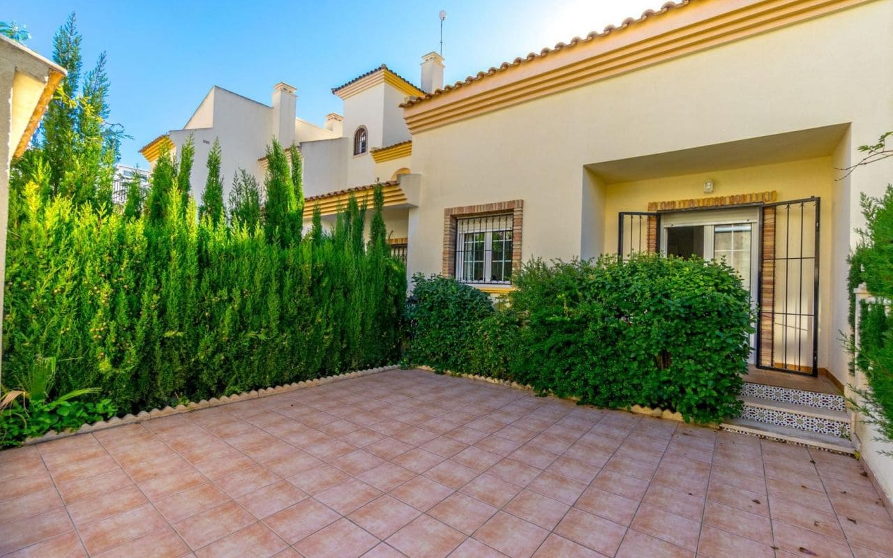 3 bedroom Townhouse for sale in Playa Flamenca with pool - € 275,000 (Ref: 9377980)