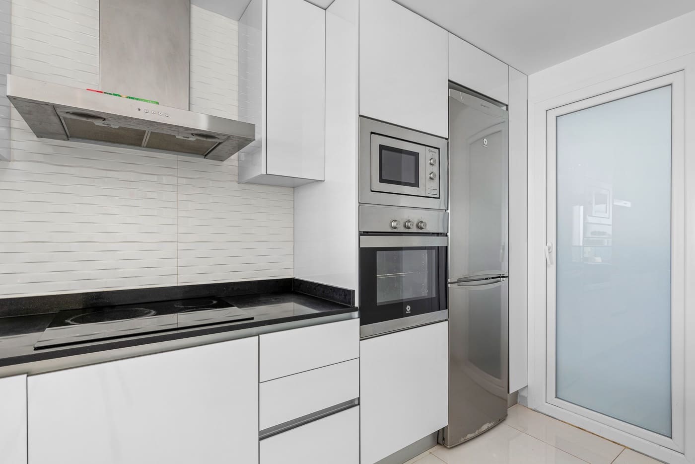 Apartamento de 2 habitaciones en Punta Prima en venta con piscina - 420.000 € (Ref: 9384023)