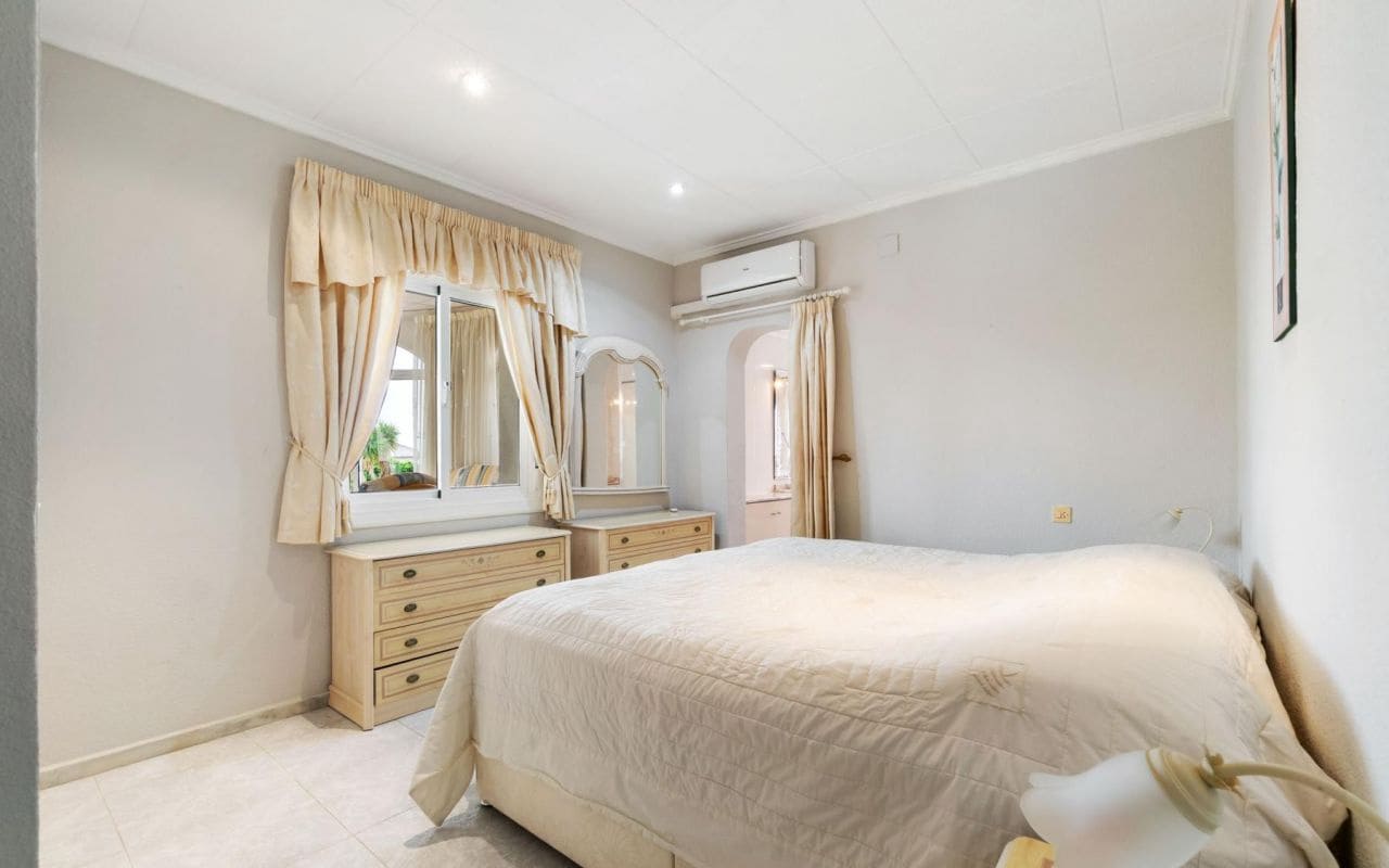 4 bedroom Villa for sale in Torrevieja with pool garage - € 549,000 (Ref: 9396563)