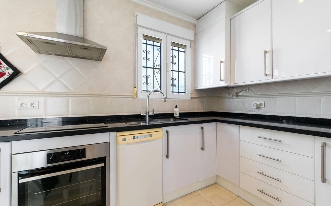 4 bedroom Villa for sale in Torrevieja with pool garage - € 549,000 (Ref: 9396563)