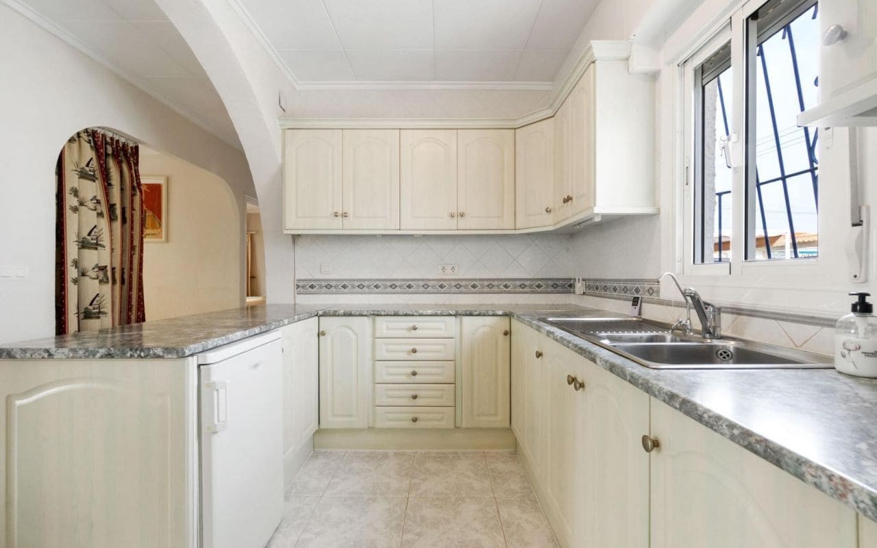 4 bedroom Villa for sale in Torrevieja with pool garage - € 549,000 (Ref: 9396563)