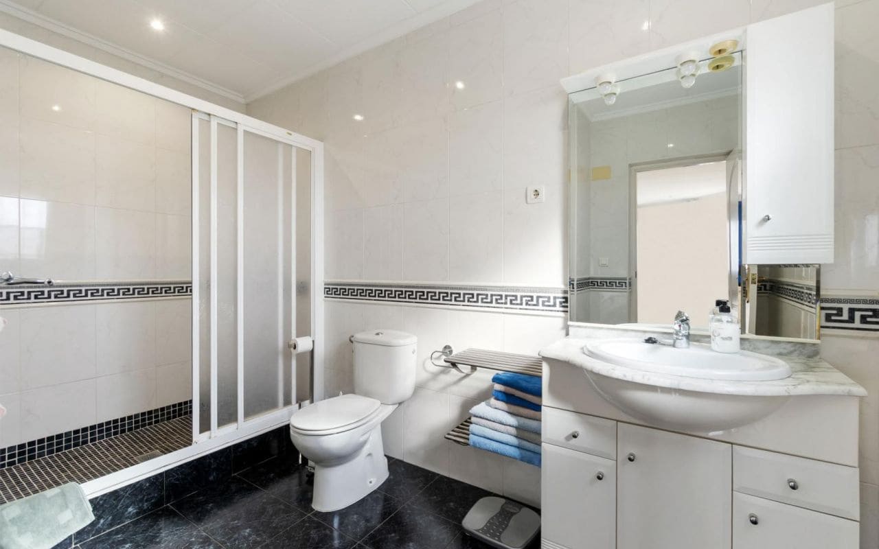 4 bedroom Villa for sale in Torrevieja with pool garage - € 549,000 (Ref: 9396563)