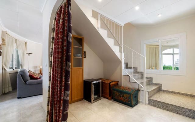 4 bedroom Villa for sale in Torrevieja with pool garage - € 549,000 (Ref: 9396563)