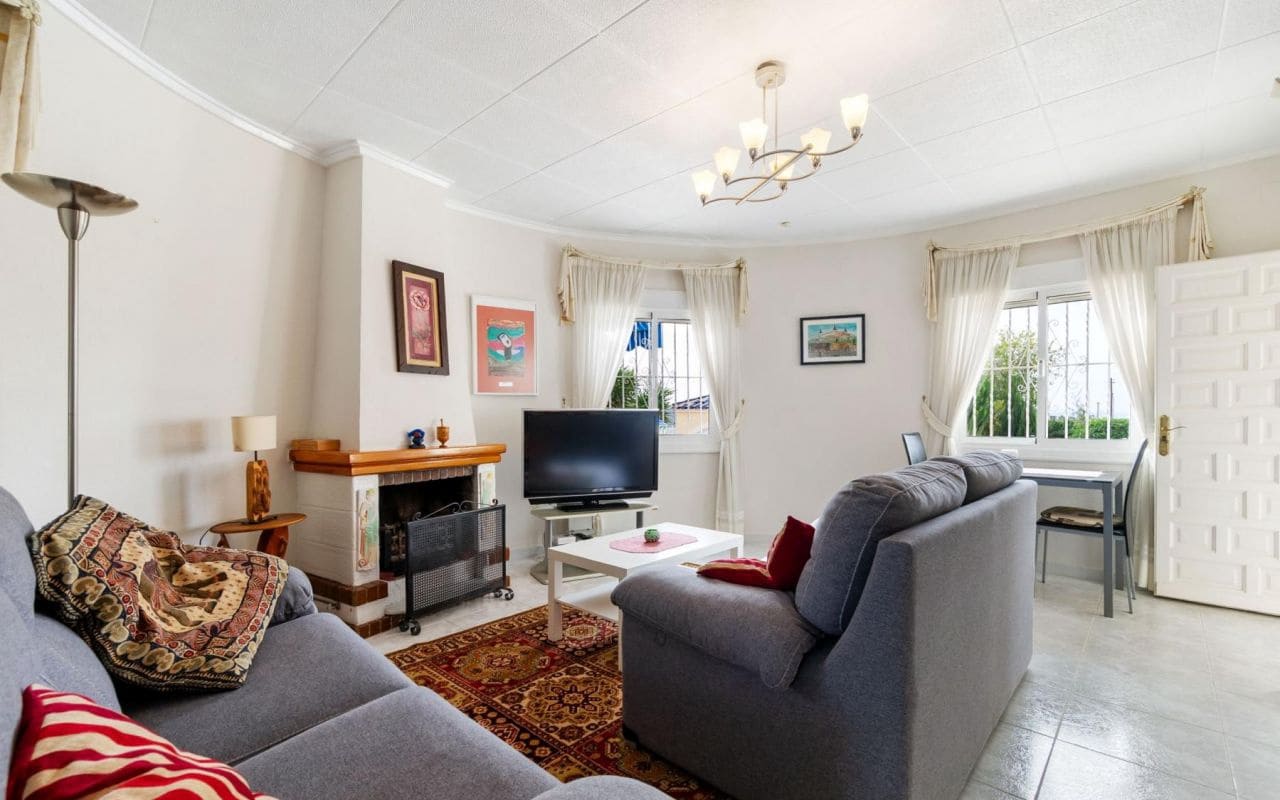 4 bedroom Villa for sale in Torrevieja with pool garage - € 549,000 (Ref: 9396563)