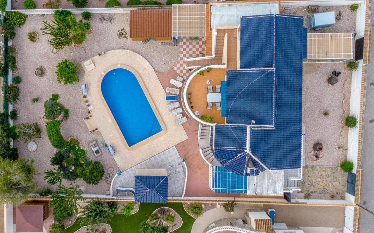 4 bedroom Villa for sale in Torrevieja with pool garage - € 549,000 (Ref: 9396563)