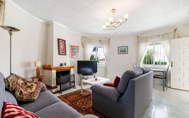 4 bedroom Villa for sale in Torrevieja with pool garage - € 549,000 (Ref: 9396563)