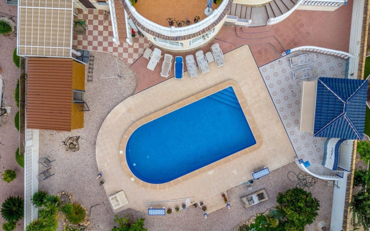 4 bedroom Villa for sale in Torrevieja with pool garage - € 549,000 (Ref: 9396563)