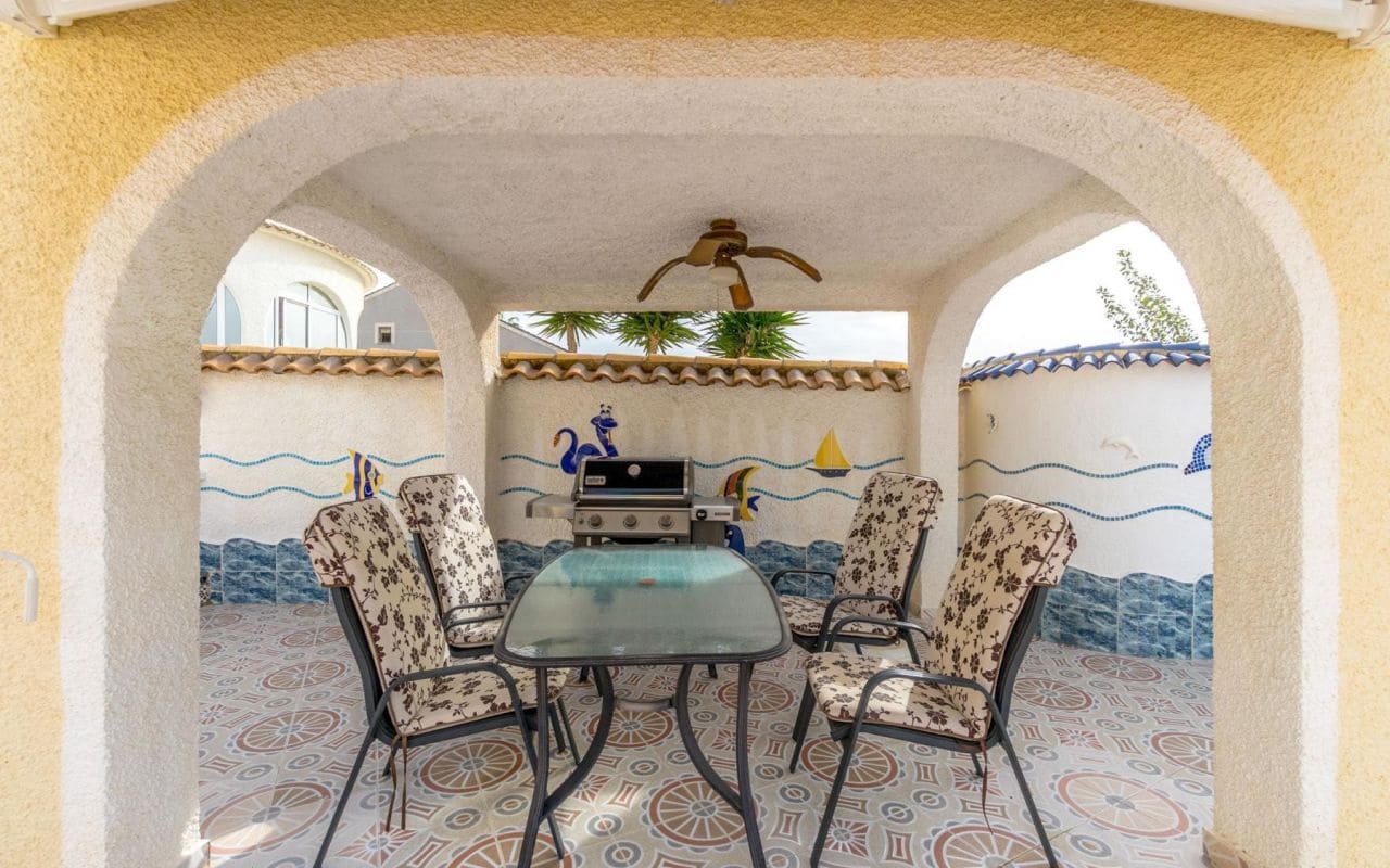 4 bedroom Villa for sale in Torrevieja with pool garage - € 549,000 (Ref: 9396563)