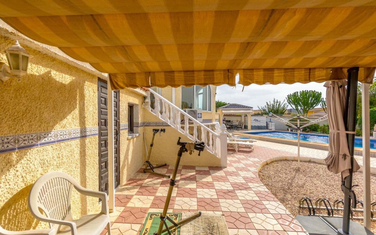 4 bedroom Villa for sale in Torrevieja with pool garage - € 549,000 (Ref: 9396563)
